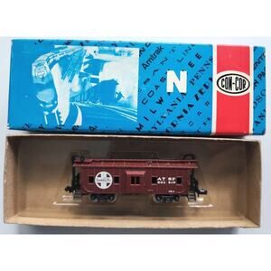 Con-Cor 1251A N Scale Santa Fe Bay Window Caboose ATSF NIB U103-5